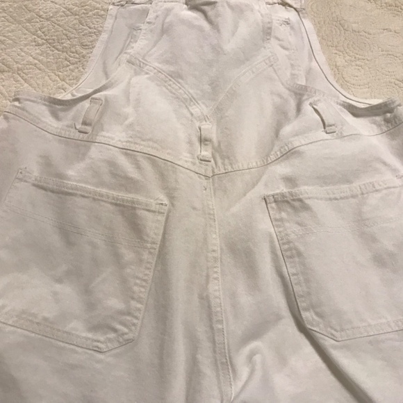 J.L.N.Y. white denim overall shorts with LOTS of pockets (18) - Picture 11 of 16